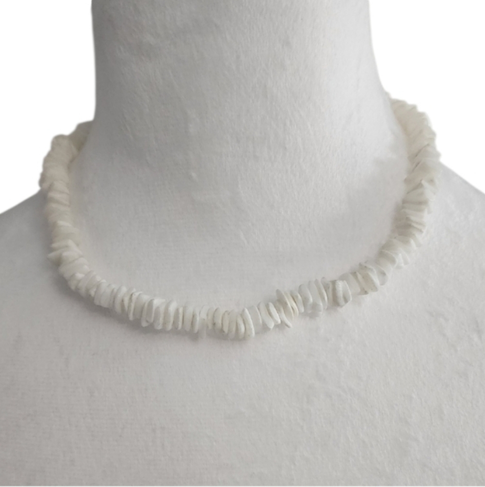 💥4 for $20💥White Shell Choker Necklace